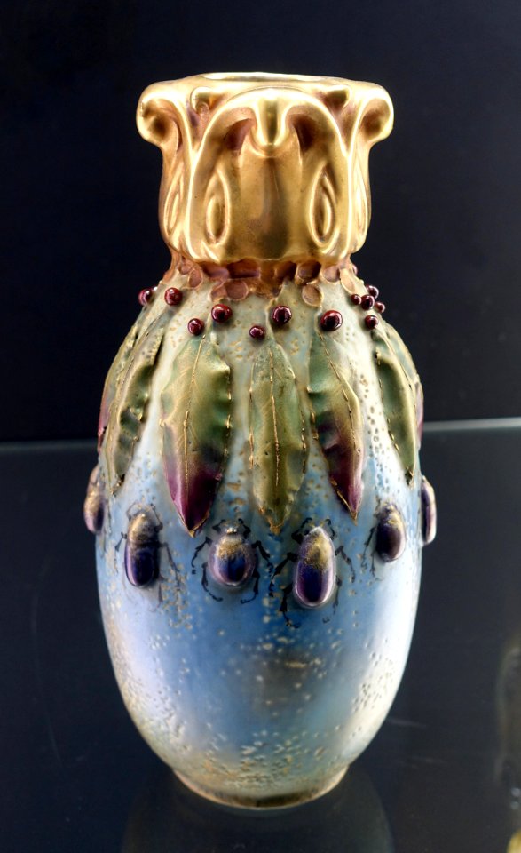 Vase, Amphora-Werke, Turn-Teplitz (Bohemia), c. 1900, porcelain - Bröhan Museum, Berlin - DSC04005