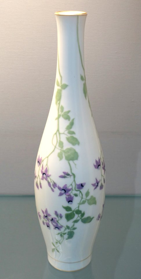 Vase 'D'Argenteuil', form by Henri Barberis, 1897, decoration by Louis-Maurice Bocquet, 1913, Sevres, porcelain - Bröhan Museum, Berlin - DSC04137