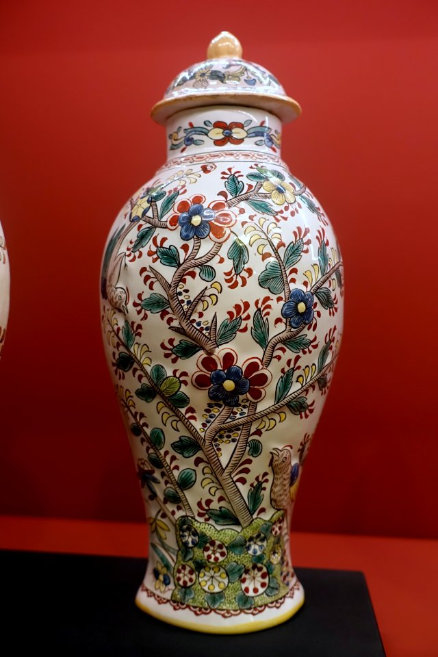 Vase, Ansbach, c. 1730-1740, faience - Mainfränkisches Museum - Würzburg, Germany - DSC05021