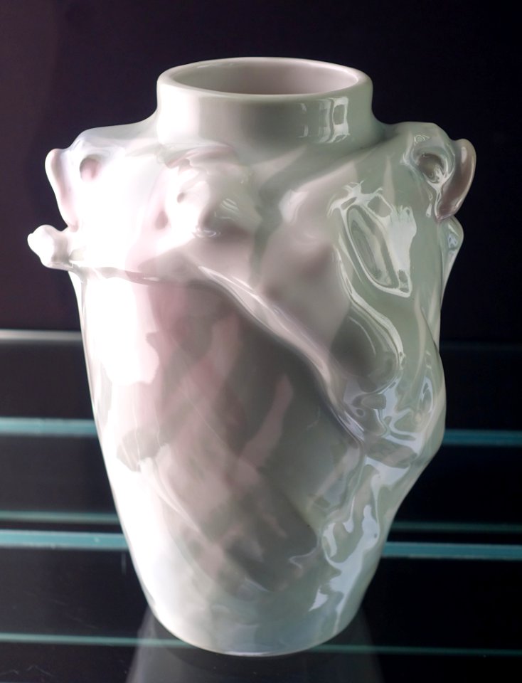 Vase, designed by Alf Wallander, made by Porzellanfabrik Rorstrand, Stockholm, 1897, porcelain - Bröhan Museum, Berlin - DSC04029