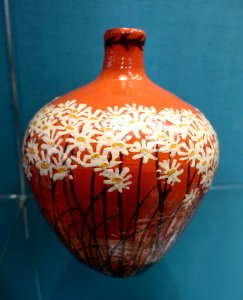 Vase, Max Laeuger, Karlsruhe, made by Tonwerke Kandern, c. 1898, slip-painted earthenware - Germanisches Nationalmuseum - Nuremberg, Germany - DSC03170
