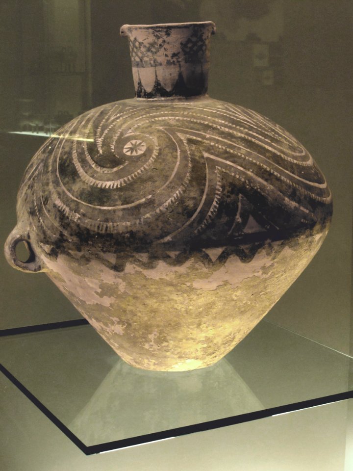Vase, terre cuite peinte. Gansu. Période de Majiayao. Musée Cernuschi MC 7569