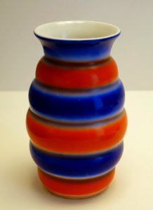 Vase, C. A. Lehmann & Sohn Porzellanfabrik, Kahla, Thuringen, c. 1930, porcelain with airbrush decoration - Germanisches Nationalmuseum - Nuremberg, Germany - DSC02412