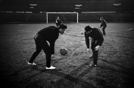 Vasas Gyor traint in Olympisch Stadion , de reservekeep Barma (links) en de eers, Bestanddeelnr 917-4589