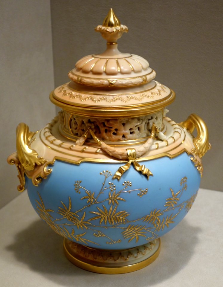 Vase, Worcester Royal Porcelain Company, Ltd., 1892, porcelain - Cincinnati Art Museum - DSC03112