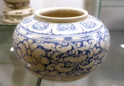 Vase, white glaze ceramic with cobalt blue patterns - Early Le dynasty, 15th century AD - Vietnam National Museum of Fine Arts - Hanoi, Vietnam - DSC05375