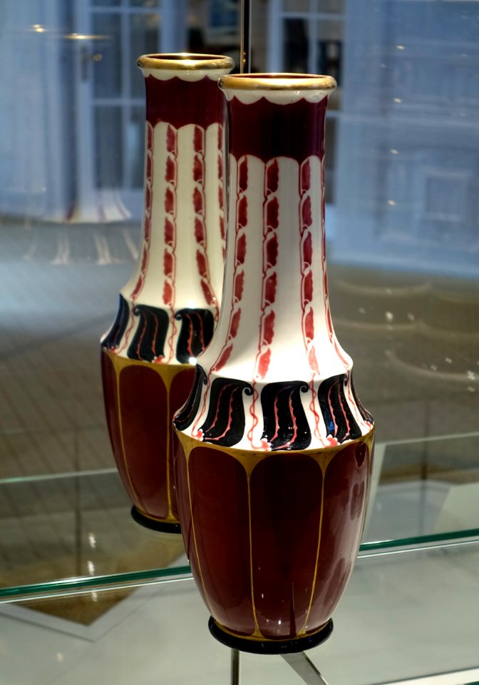 Vase, designer Albin Muller, maker Ernst Wahliss, 1909-1911, faience - Museum Künstlerkolonie Darmstadt - Mathildenhöhe - Darmstadt, Germany - DSC06235