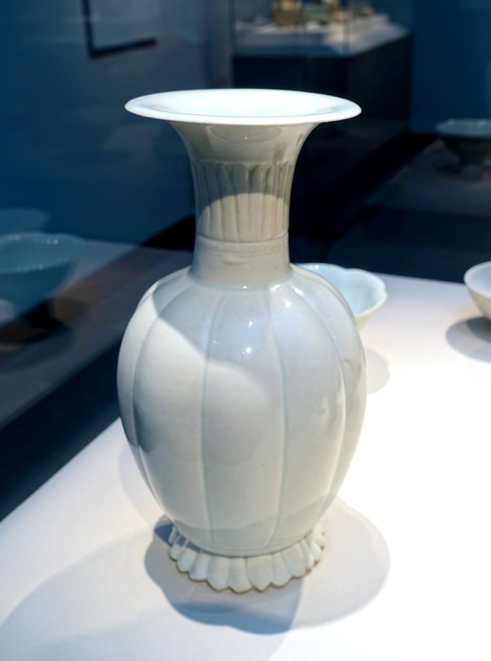 Vase, Qingbai ware, China, Jingdezhen kilns, Northern Song dynasty, 1000s AD, porcelain, pale blue glaze - Freer Gallery of Art - DSC04910