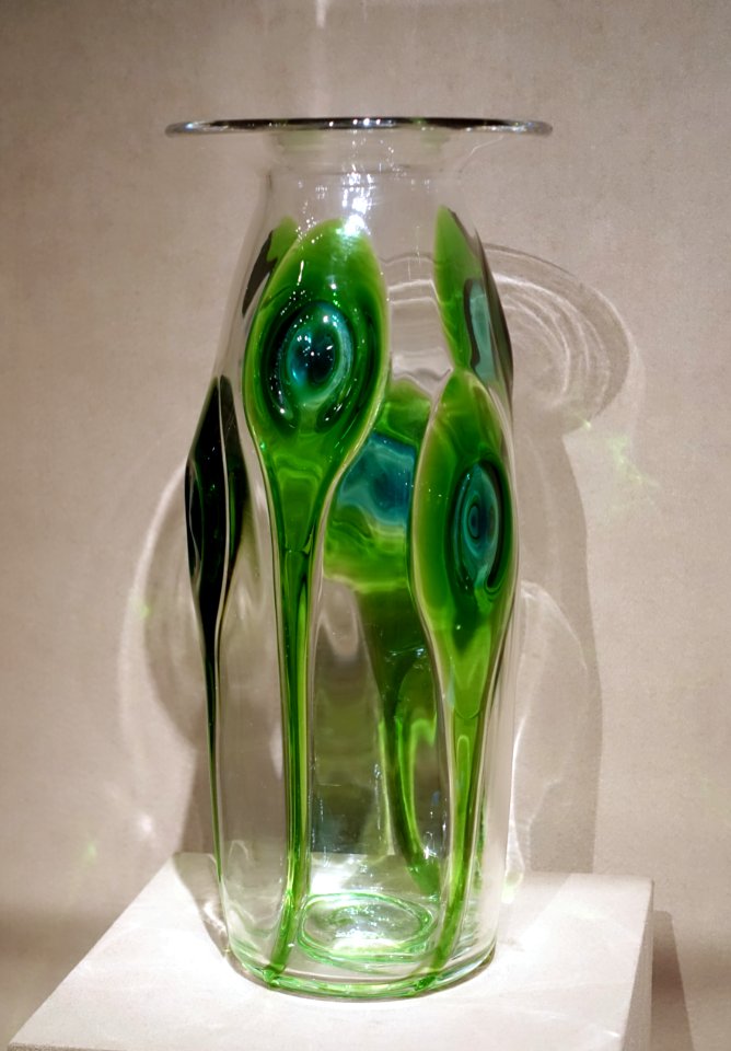 Vase, possibly by Stuart & Sons, Ltd., Wordsley, Stourbridge, England, c. 1890-1920, glass - Dallas Museum of Art - DSC05197