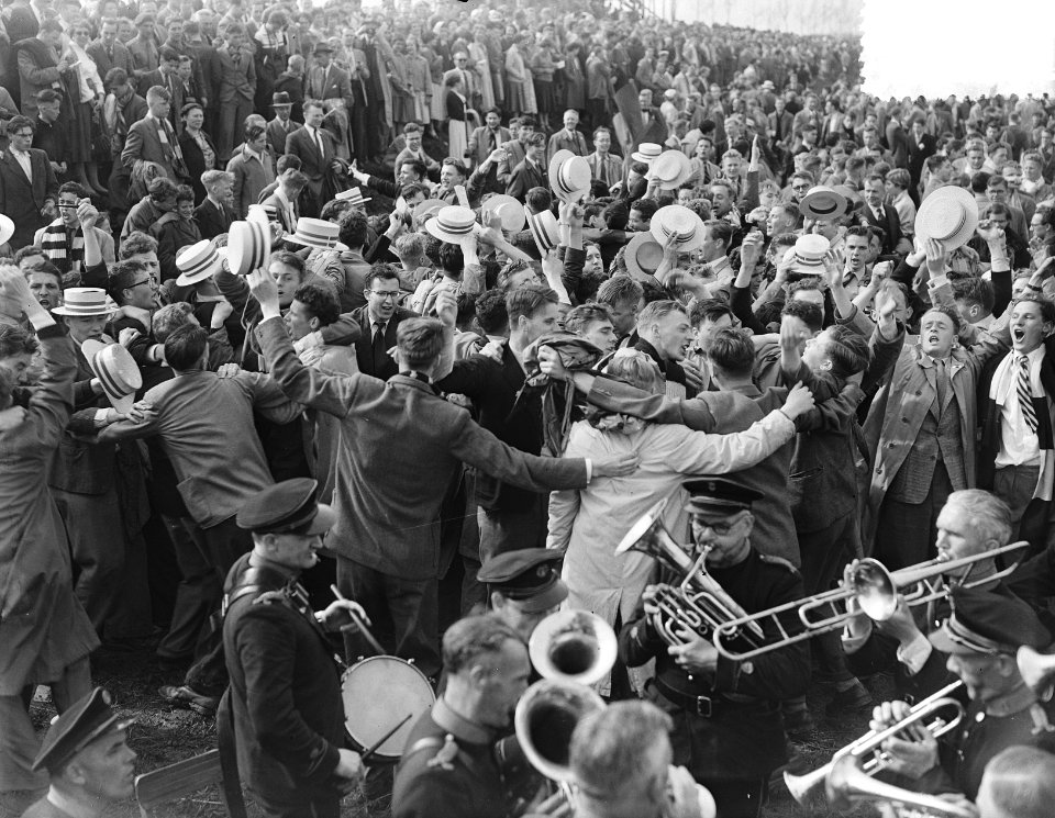Varsity Amsterdam Rijnkanaal , feestvreugde, Bestanddeelnr 907-1118
