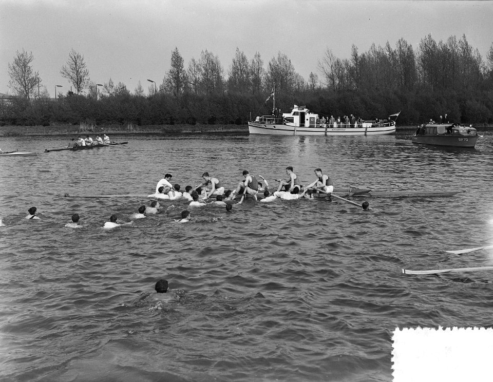 Varsity Amsterdam Rijnkanaal , G. F. Munter (stuur), Bestanddeelnr 907-1113