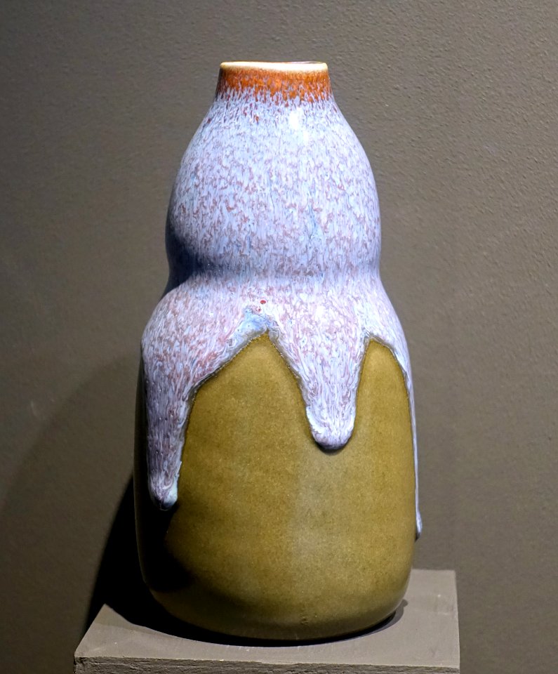 Vase by Jakob Julius Scharvogel, 1901-1911, earthenware, glaze - Museum Künstlerkolonie Darmstadt - Mathildenhöhe - Darmstadt, Germany - DSC06185