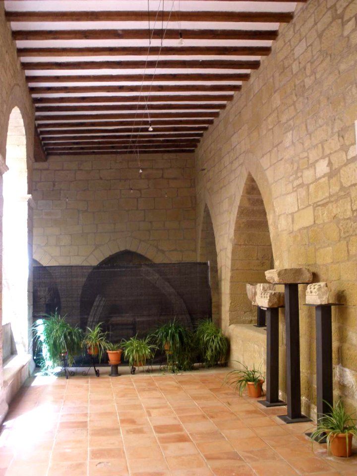 Uncastillo - Iglesia de San Martín, claustro 2