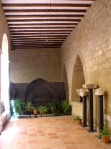 Uncastillo - Iglesia de San Martín, claustro 2