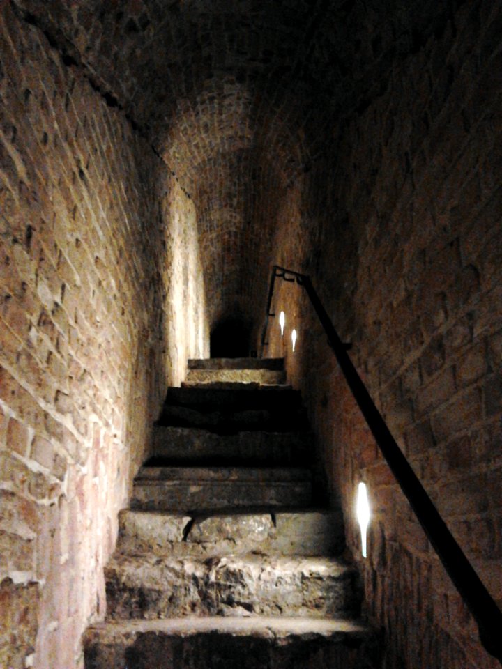 Underground tunnel RCW 04