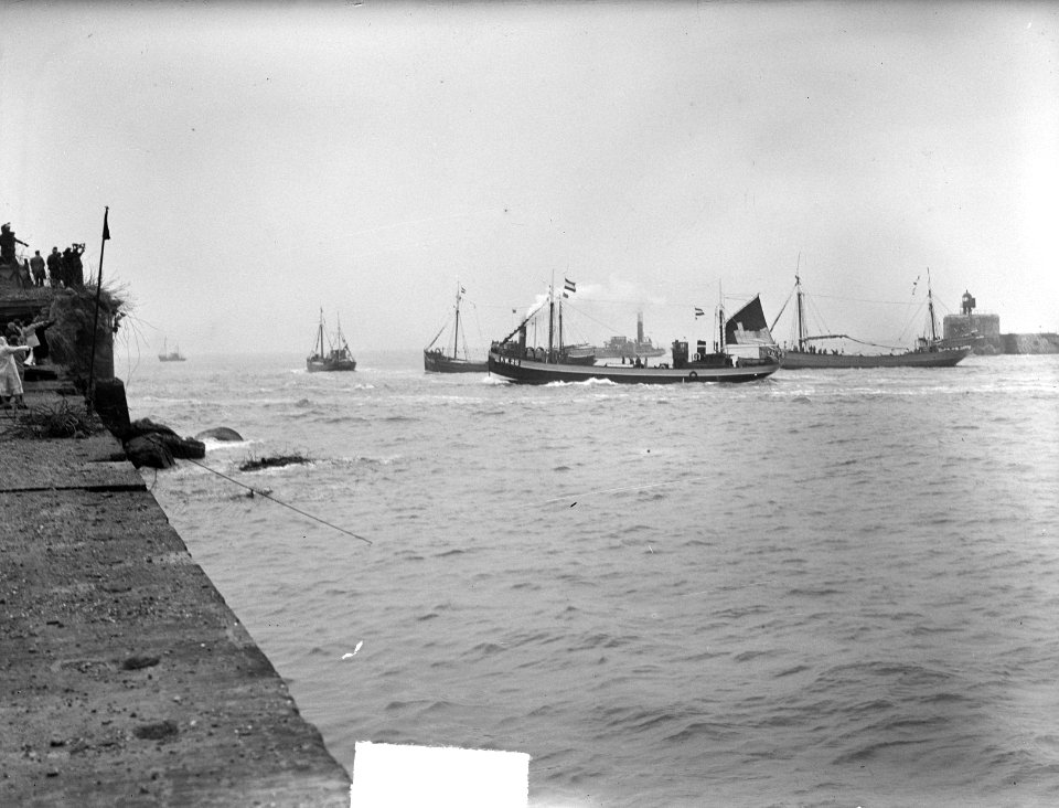 Uitvaren visservloot te IJmuiden, Bestanddeelnr 903-3805