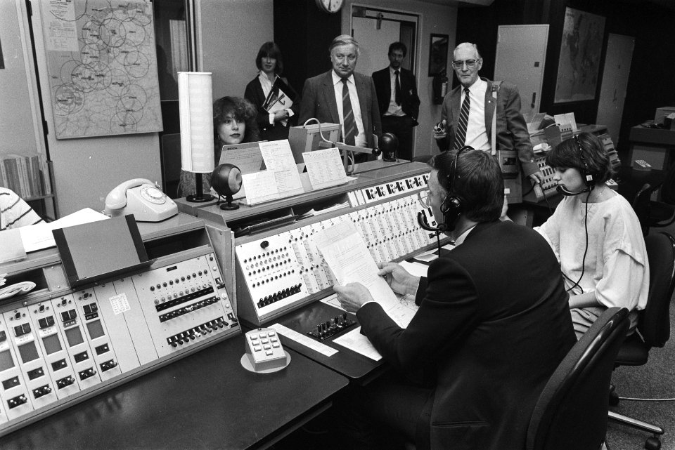 Uitzending 1e weerbericht via microfoonkanalen van Scheveningen Radio, Bestanddeelnr 932-8856