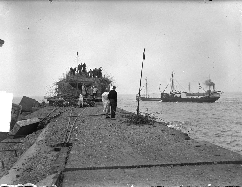 Uitvaren visservloot te IJmuiden, Bestanddeelnr 903-3807