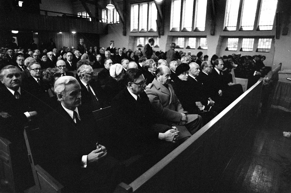 Uitvaartdienst oud minister Stikker, in Wassenaar Rietkerk (VVD), Zijlstra, den, Bestanddeelnr 930-6014