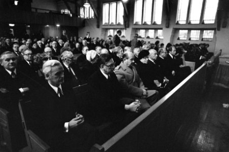 Uitvaartdienst oud minister Stikker, in Wassenaar Rietkerk (VVD), Zijlstra, den, Bestanddeelnr 930-6014