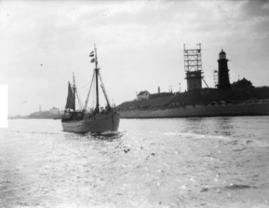Uitvaren vissersvloot uit IJmuiden, Bestanddeelnr 903-9881