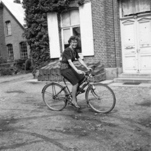 Uitvinder die een opbouwbare fiets bouwde, Bestanddeelnr 900-6541
