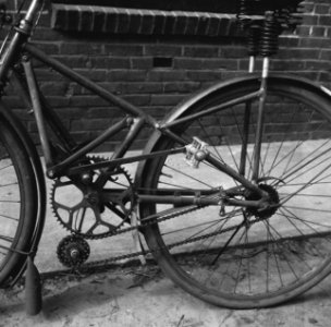 Uitvinder die een opvouwbare fiets bouwde, Bestanddeelnr 900-6253