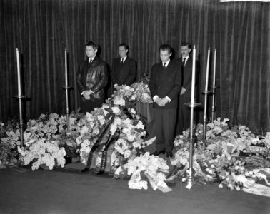 Uitvaart van acteur Ben Groeneveld, o.a. Marie Hamel, R. de Vries, E. Smit (dire, Bestanddeelnr 913-5402