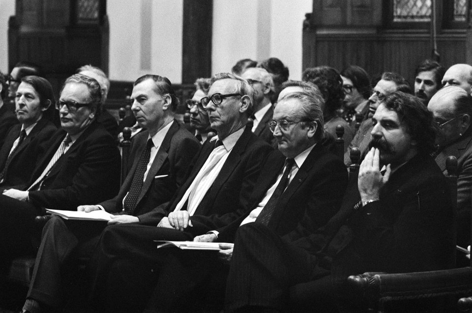 Uitwisseling Ridderzaal akten bekrachting Belgische-Ned. Taalunieverdrag Van Kem, Bestanddeelnr 931-9382