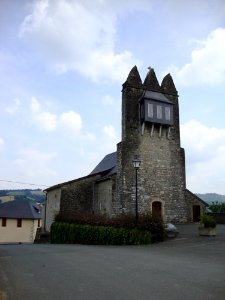 Undurein (Espès-Undurein, Pyr-Atl, Fr) église trinitaire, vue sous angle
