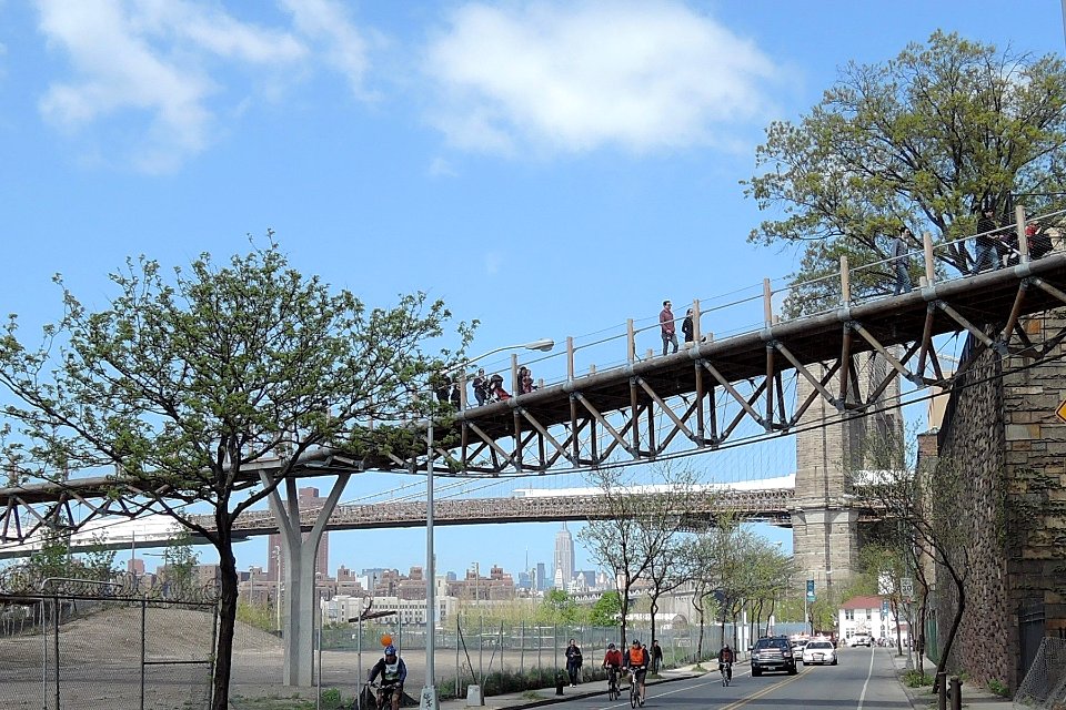 Underspan suspension bridge across Furman St to Squbb Park 5BBT jeh