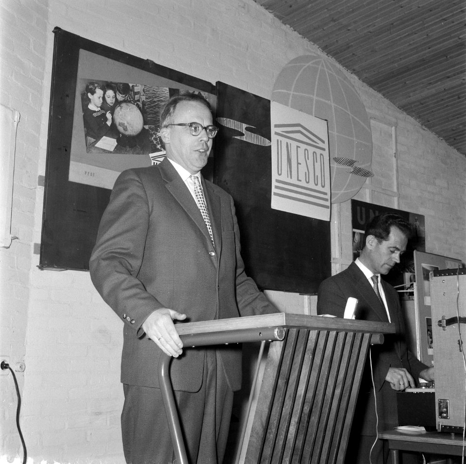 Unescovergadering in Nijenrode te Breukelen Prof mr PJ Verdam, Bestanddeelnr 909-2445