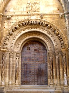 Uncastillo - Iglesia de Santa María la Mayor, portada románica 01