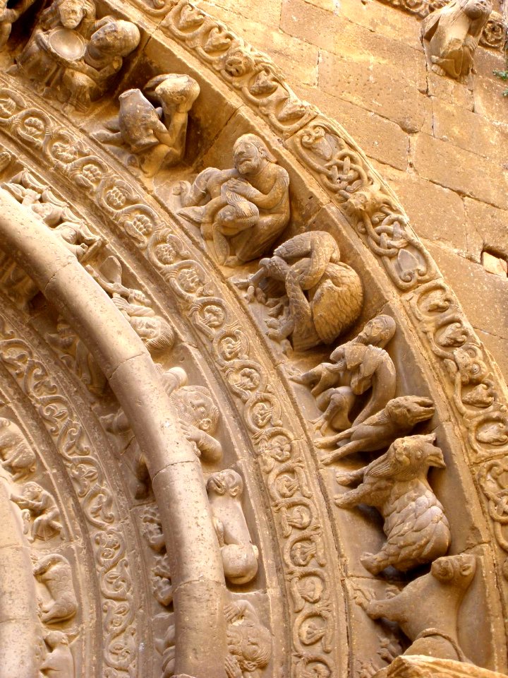 Uncastillo - Iglesia de Santa María la Mayor, portada románica 03