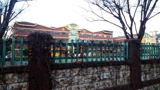 Uncheon Elementary School