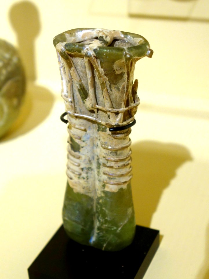 Unguentarium (flask for perfume oil), Greek, central Mediterranean, 350-300 BC, core-formed glass - Fitchburg Art Museum - DSC08643