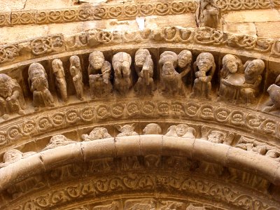 Uncastillo - Iglesia de Santa María la Mayor, portada románica 04