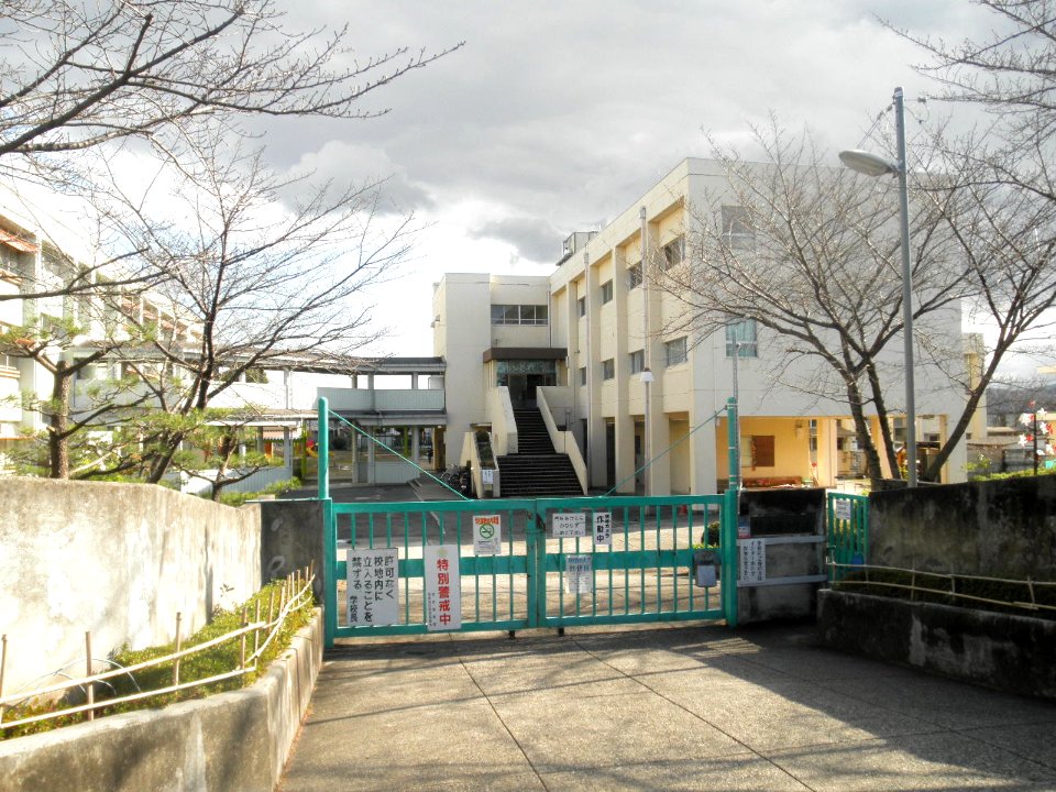 Ukyo Elementary School