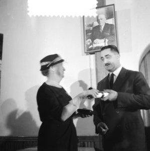Uitreiking Edward Award Medal, Bestanddeelnr 910-9658