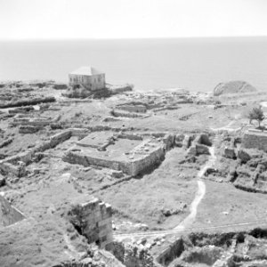 Uitzicht op Byblos met op de voorgrond ruïnes, op de achtergrond de Middellandse, Bestanddeelnr 255-6370