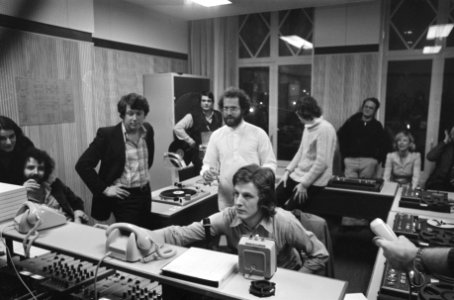 Uitzendingen Radio Amsterdam Stad van start gegaan vreugde bij de eerste uitzen, Bestanddeelnr 928-3450