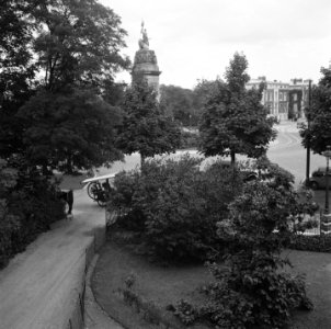 Uitzicht op Plein 1813 vanuit de bovenverdieping, Bestanddeelnr 900-7419