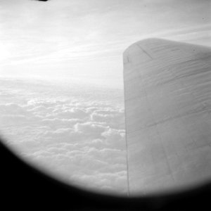Uitzicht vanuit de cockpit van een KLM-vliegtuig, Bestanddeelnr 254-2293