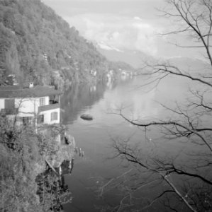 Uitzicht vanuit Villa Remarque in Porto Ronco op de bergen en het Lago Maggiore, Bestanddeelnr 254-4717