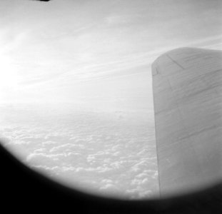 Uitzicht vanuit de cockpit van een KLM-vliegtuig, Bestanddeelnr 254-2294