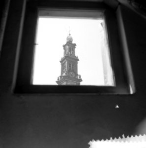 Uitzicht op de toren van de Westerkerk vanuit het zolderraam, Bestanddeelnr 911-2110 photo