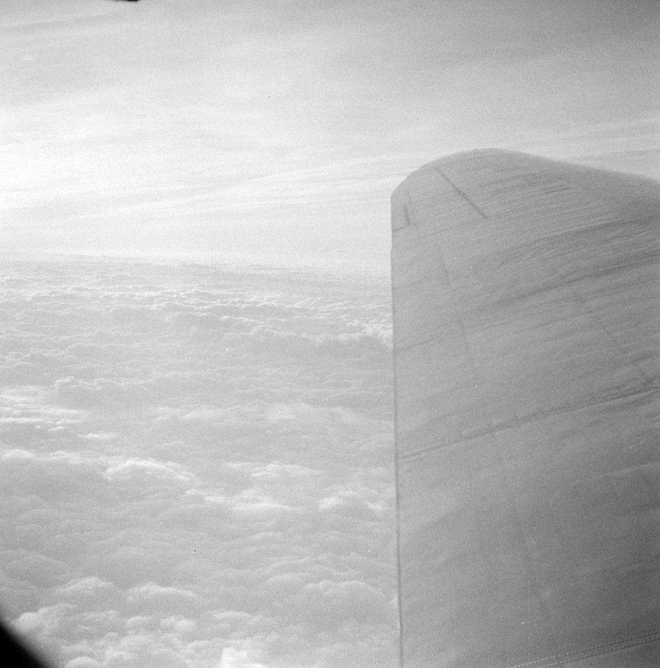 Uitzicht vanuit de cockpit van een KLM-vliegtuig, Bestanddeelnr 254-2292