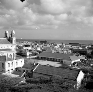 Uitzicht over Otrabanda richting zee in Willemstad op Curaçao, Bestanddeelnr 252-7179