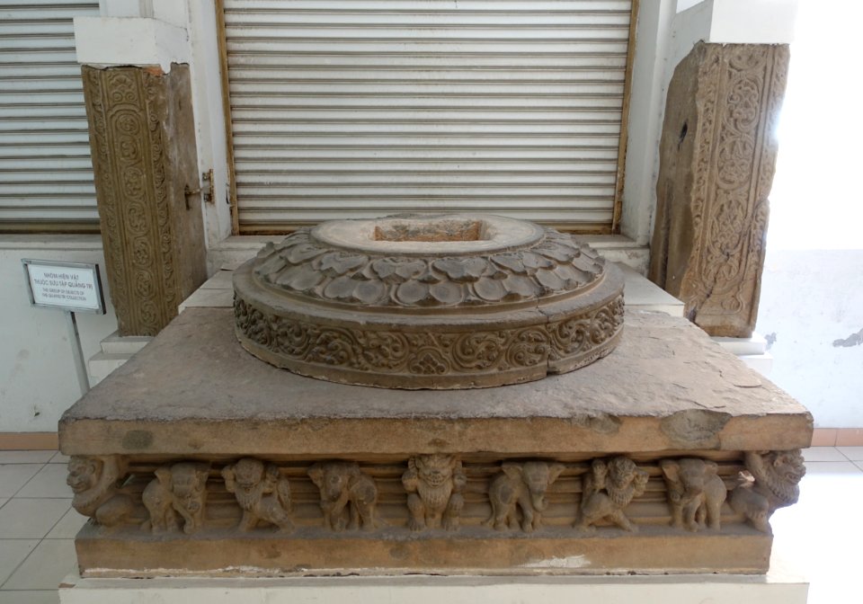 Unidentified altar, view 2, Quang Tri - Museum of Cham Sculpture - Danang, Vietnam - DSC01831