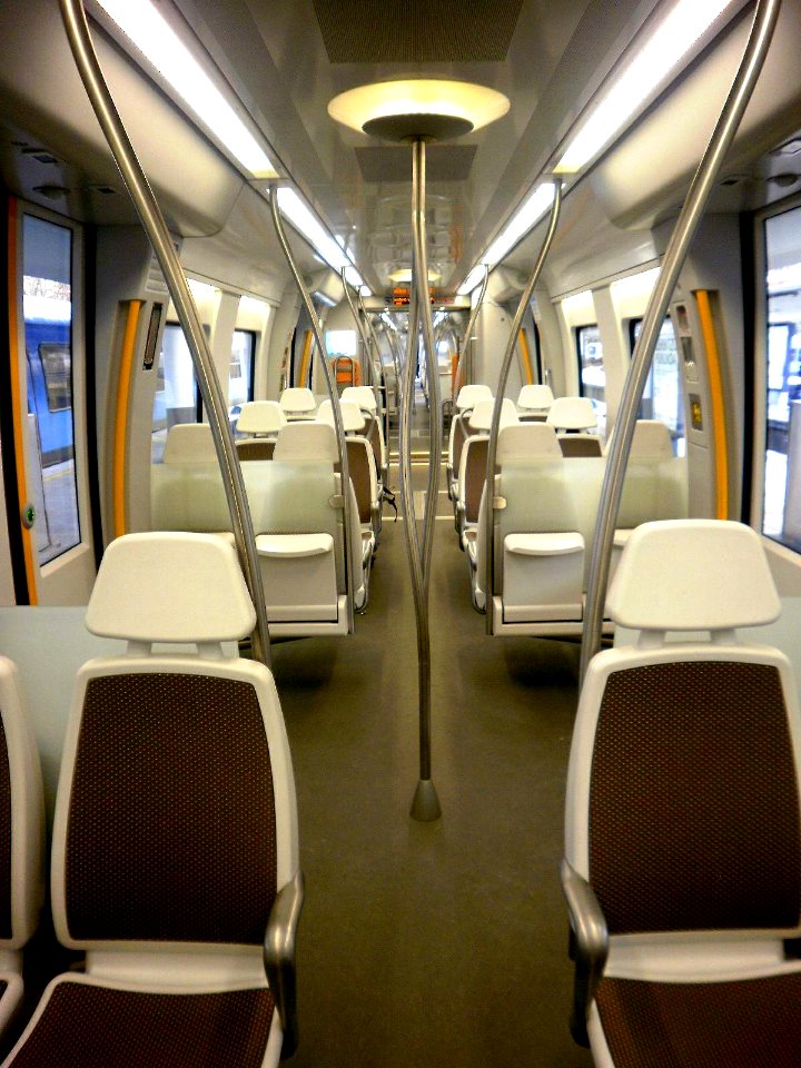 Unidad de EuskoTren en la estación de Amara, San Sebastián